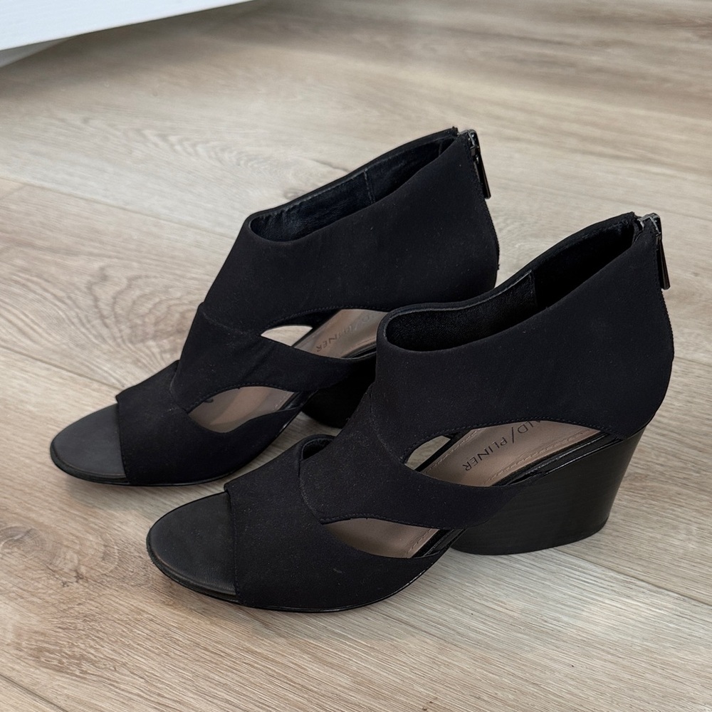 Donald J Pliner Black Cutout Wedge Sandals Size 6.5